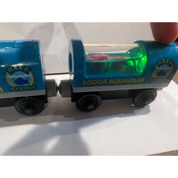 Thomas and friends light up squid and shark tank - Picture 3 of 8